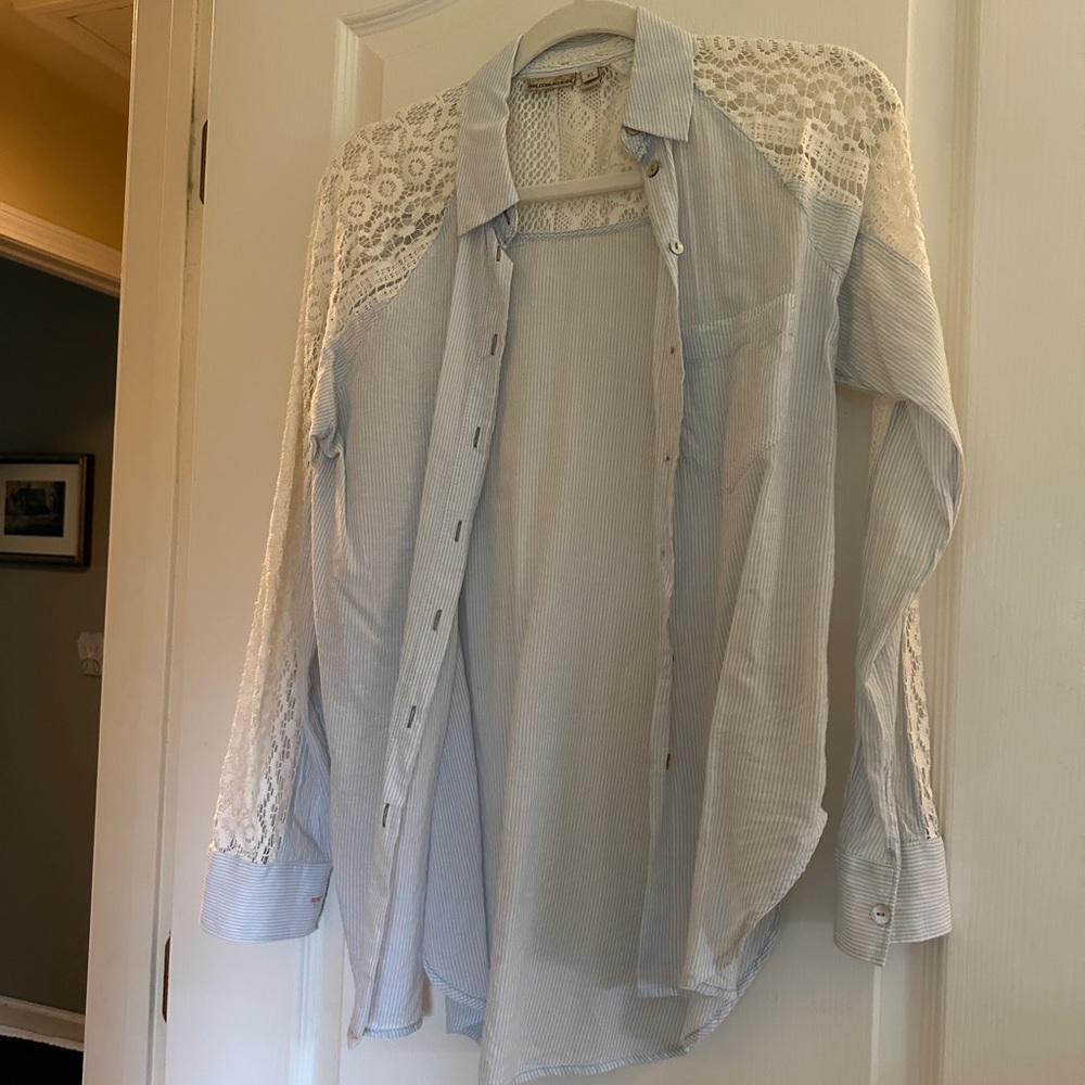 HOLDING HORSES Light Blue & White Striped Lace-Yoke Shirt